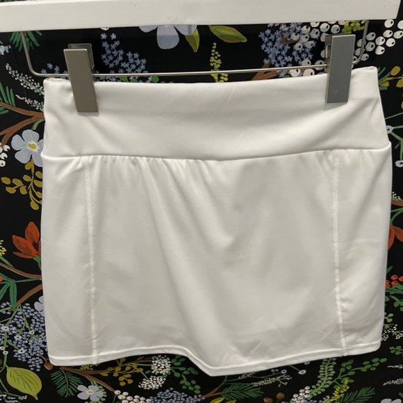 White skort NWOT - Picture 2 of 2